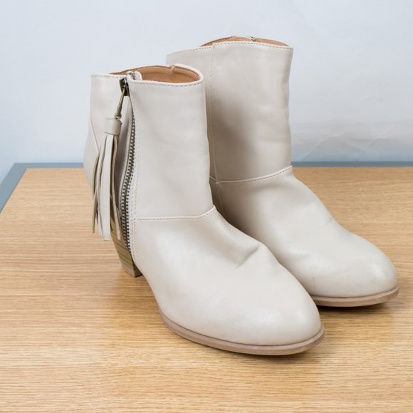 Quipid Zip Up Ankle Bootie Cream With Tan Heel Size 6.5 Tassle Zipper Pull - Picture 7 of 10